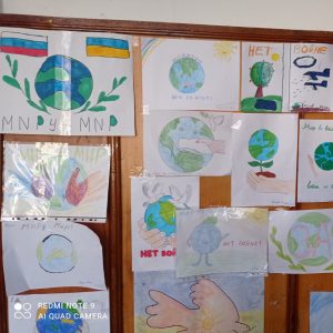 Выставка рисунков «Миру мир»